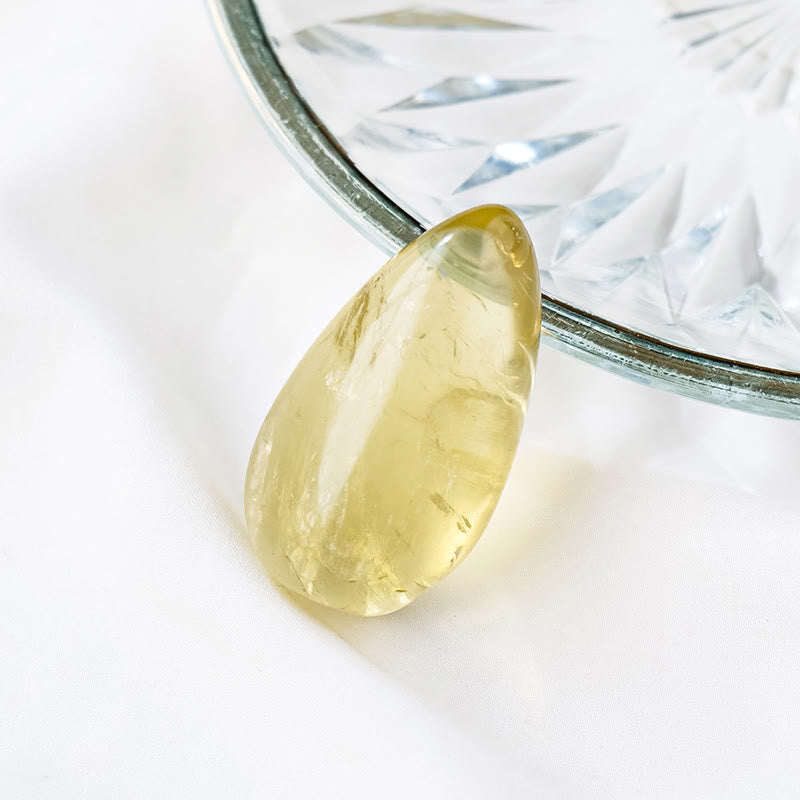 Pierre naturelle polie en forme de goutte de cristal naturel Olivenorma