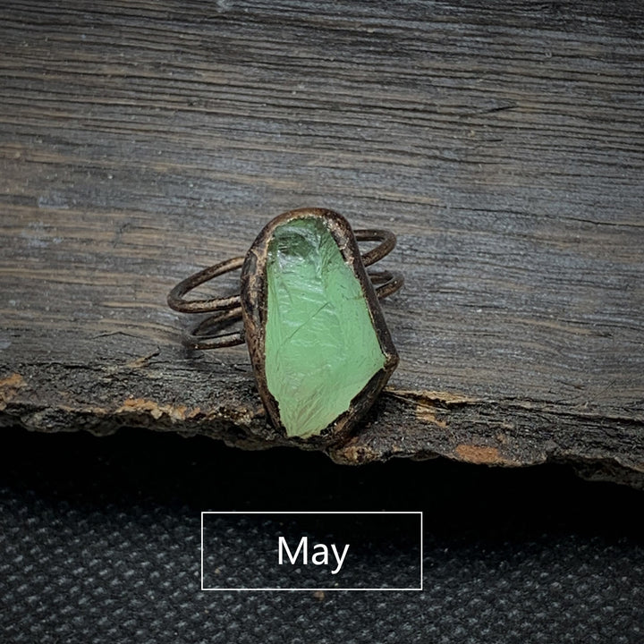 Bague ajustable en pierre brute irrégulière naturelle Olivenorma avec douze pierres de naissance