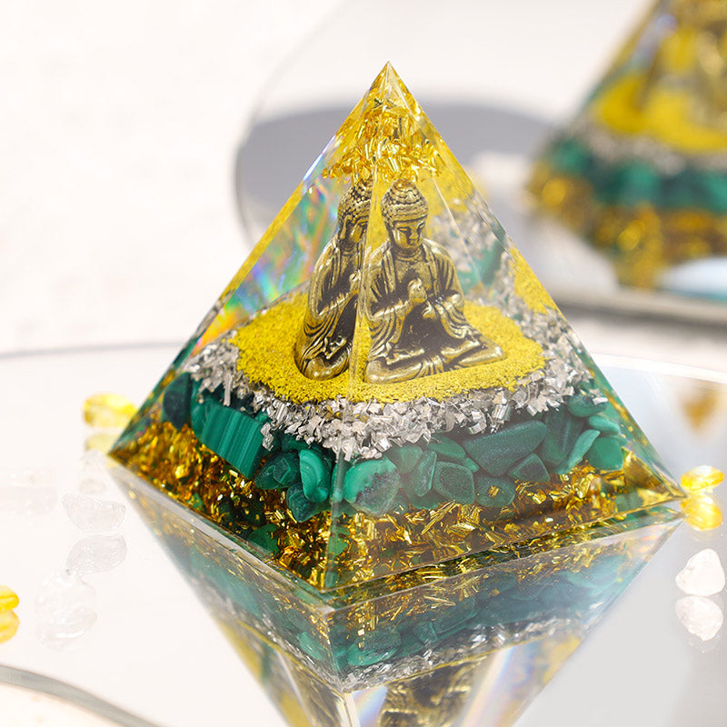 Pyramide d'orgone en malachite Olivenorma avec protection de Bouddha