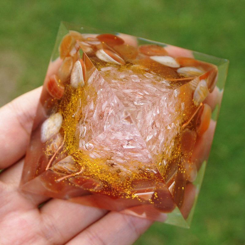 Pyramide d'orgone en quartz rose et agate rouge Olivenorma