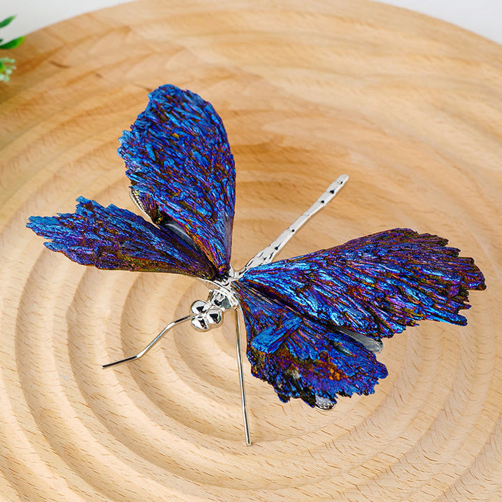 Décoration en pierre précieuse de libellule en tourmaline cyanite Aura Olivenorma