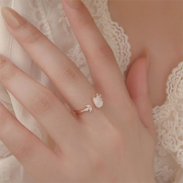Bague ajustable en forme de feuille avec pierre de lune à facettes et zircon blanc Olivenorma