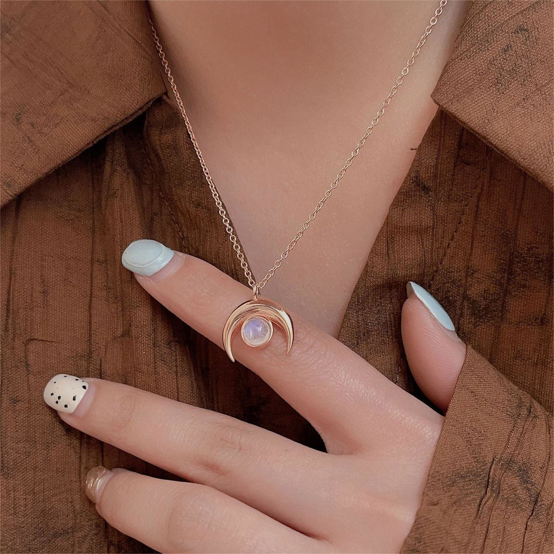 Collier pendentif en forme de lune en pierre de lune naturelle Olivenorma