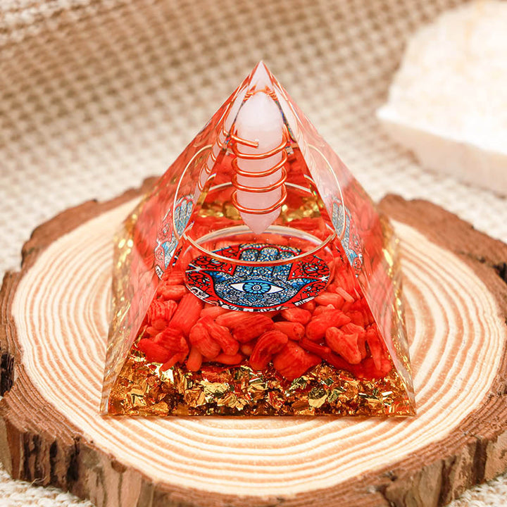 Pyramide d'orgone Hamsa en opale Olivenorma avec corail rouge