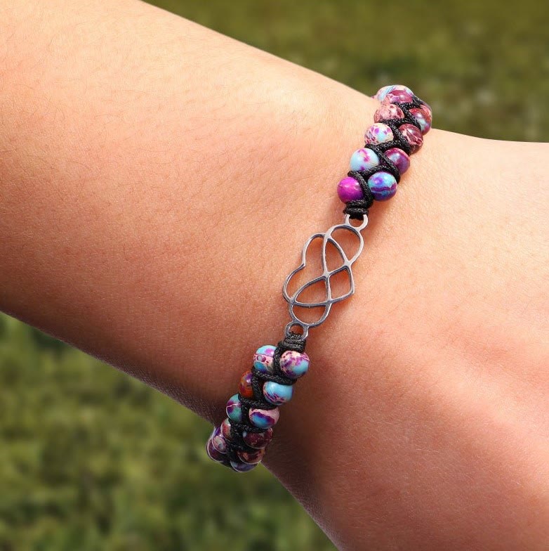 Bracelet bohème tissé à la main avec cœur creux