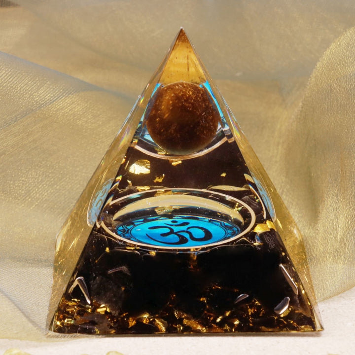 Pyramide d'orgone en obsidienne œil de tigre Olivenorma, symbole OM
