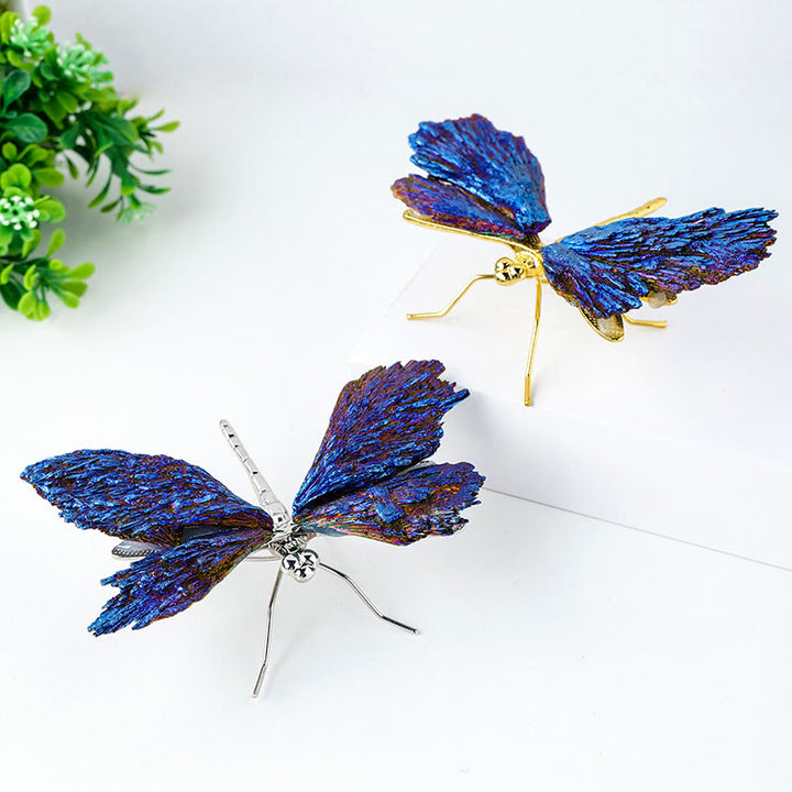 Décoration en pierre précieuse de libellule en tourmaline cyanite Aura Olivenorma