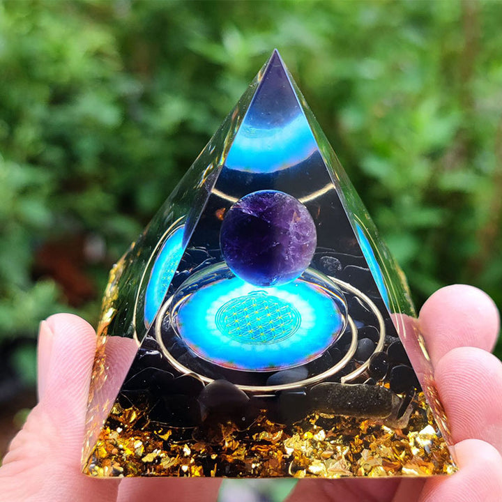 Sphère de cristal d'améthyste Olivenorma avec pyramide d'orgone en obsidienne