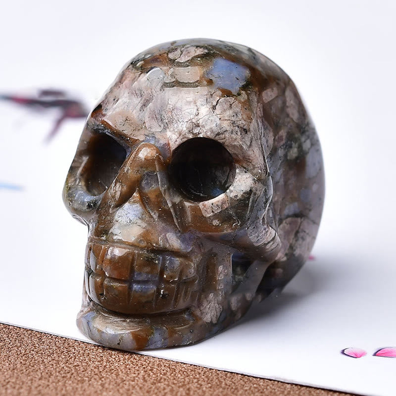 Décoration artisanale en pierres précieuses avec crâne gravé en cristal Olivenorma