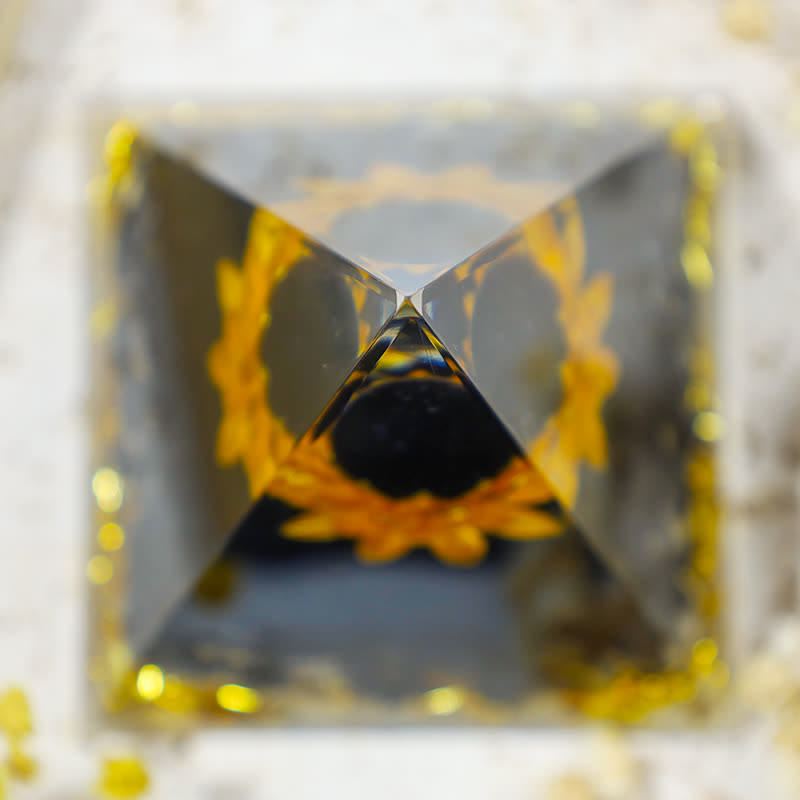 Olivenorma « Lumière dans l'obscurité » - Pyramide orgonite en onyx noir