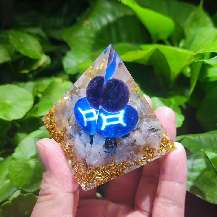 Pyramide d'orgone du zodiaque Gémeaux en améthyste Olivenorma avec quartz clair