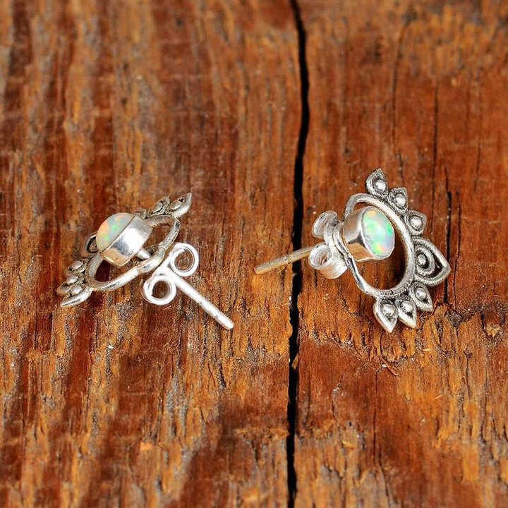 Boucles d'oreilles décoratives en opale naturelle de lotus Olivenorma