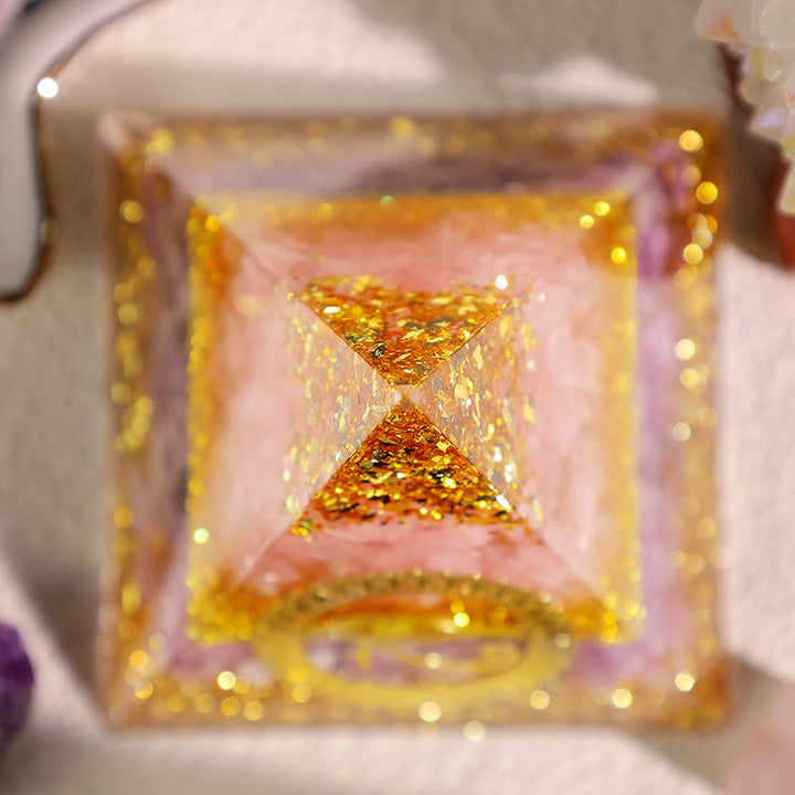 Pyramide d'orgone en lépidolite et quartz rose Olivenorma
