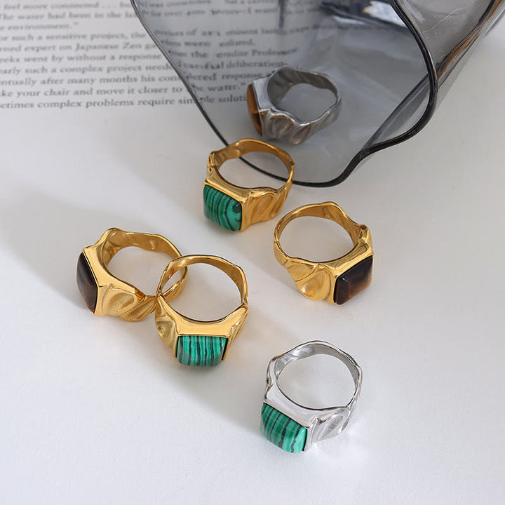 Bague Olivenorma carrée en or, argent et titane avec œil de tigre et malachite