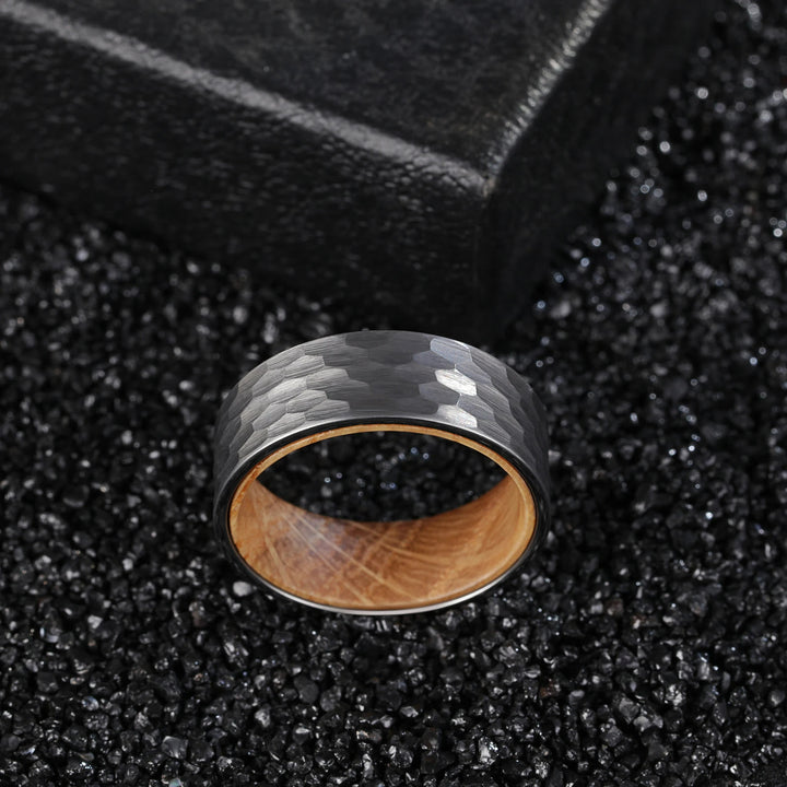 Bague homme en bois de tonneau de whisky en carbure de tungstène de 8 mm Olivenorma