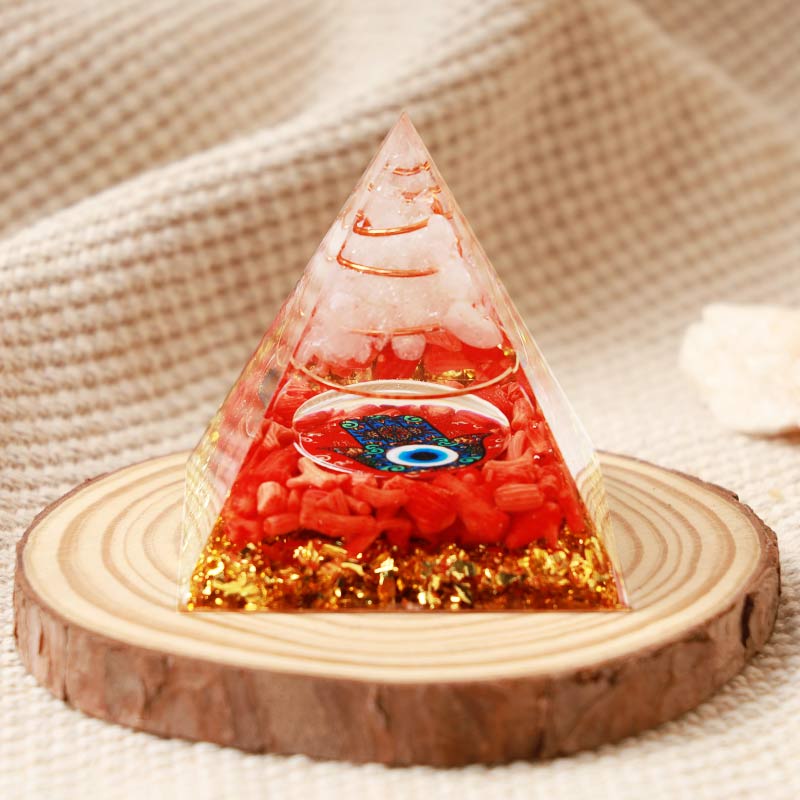 Quartz clair Olivenorma avec corail rouge Hamsa et pyramide orgone du mauvais œil