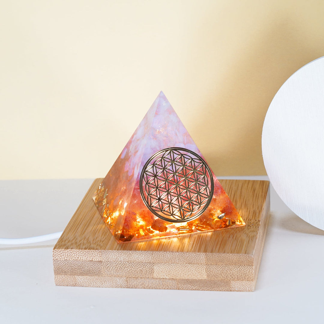 Pyramide d'orgone en quartz fraise et opalite Olivenorma