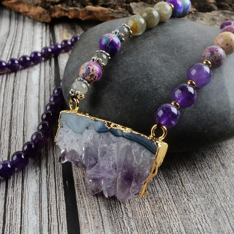 Collier de perles Mala Olivenorma en fluorite arc-en-ciel, améthyste, labradorite empereur