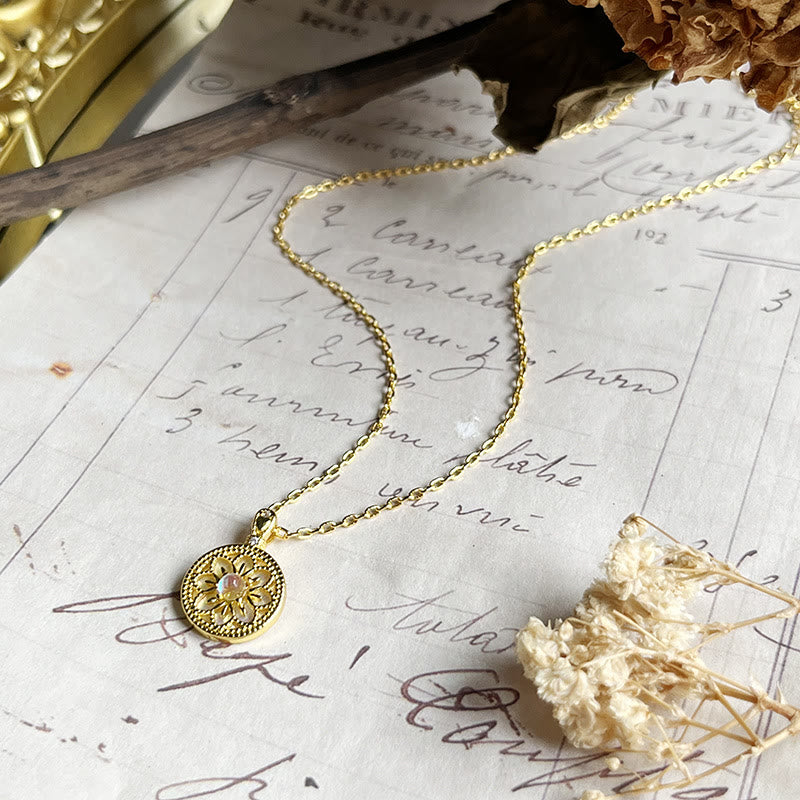 Collier pendentif rond en pierre de lune et fleur Olivenorma