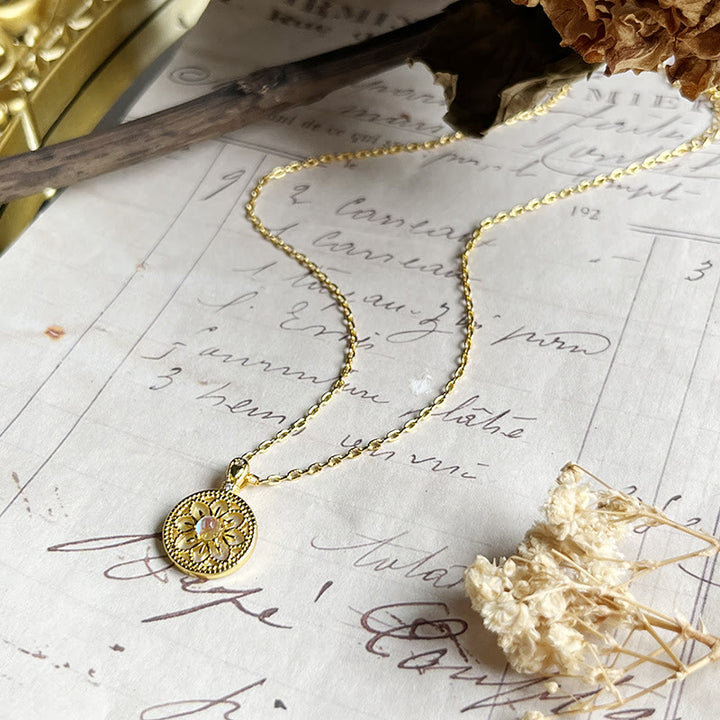 Collier pendentif rond en pierre de lune et fleur Olivenorma