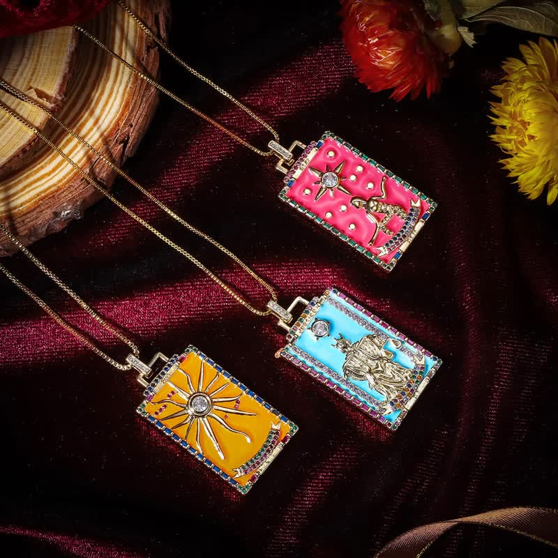 Collier de cartes de tarot majeures en émail Olivenorma