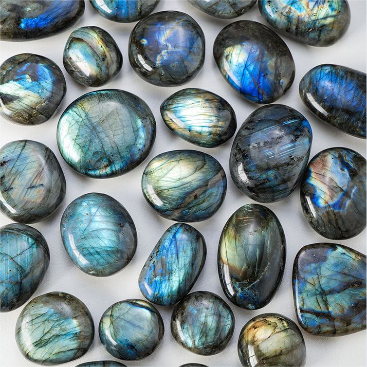 Pierre naturelle à rouler polie en labradorite Olivenorma