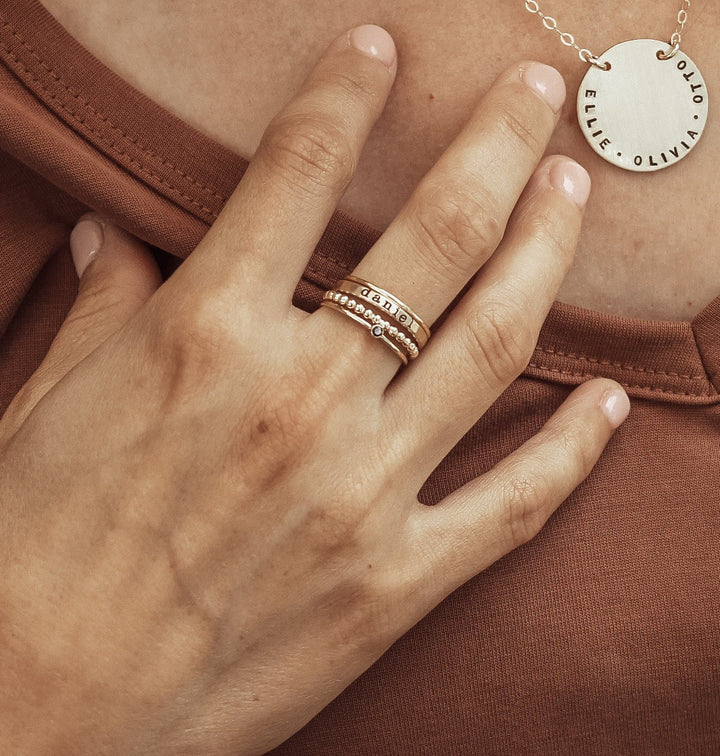 Bague gravée avec pierre de naissance et nom pour cadeau de mère Olivenorma