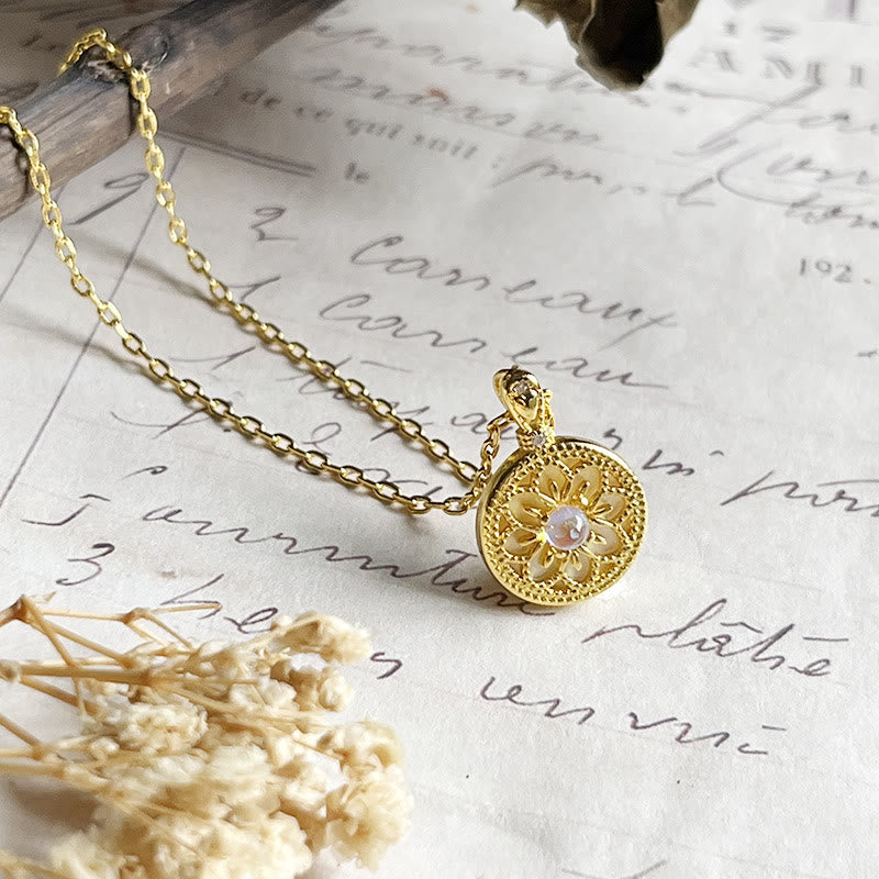 Collier pendentif rond en pierre de lune et fleur Olivenorma