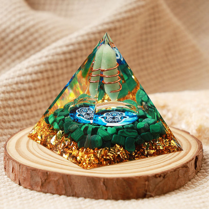 Pyramide d'orgone Hamsa en aventurine verte Olivenorma avec malachite