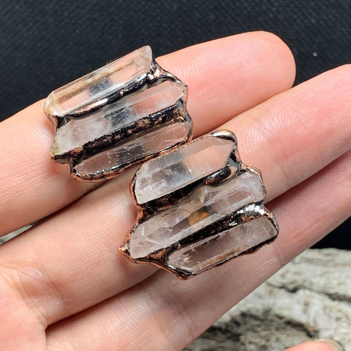 Bague réglable à triple combinaison irrégulière en quartz clair naturel Olivenorma