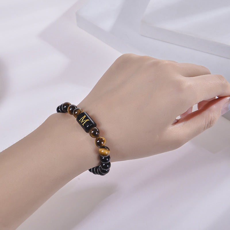 Bracelet en œil de tigre avec lettre en obsidienne - image 3