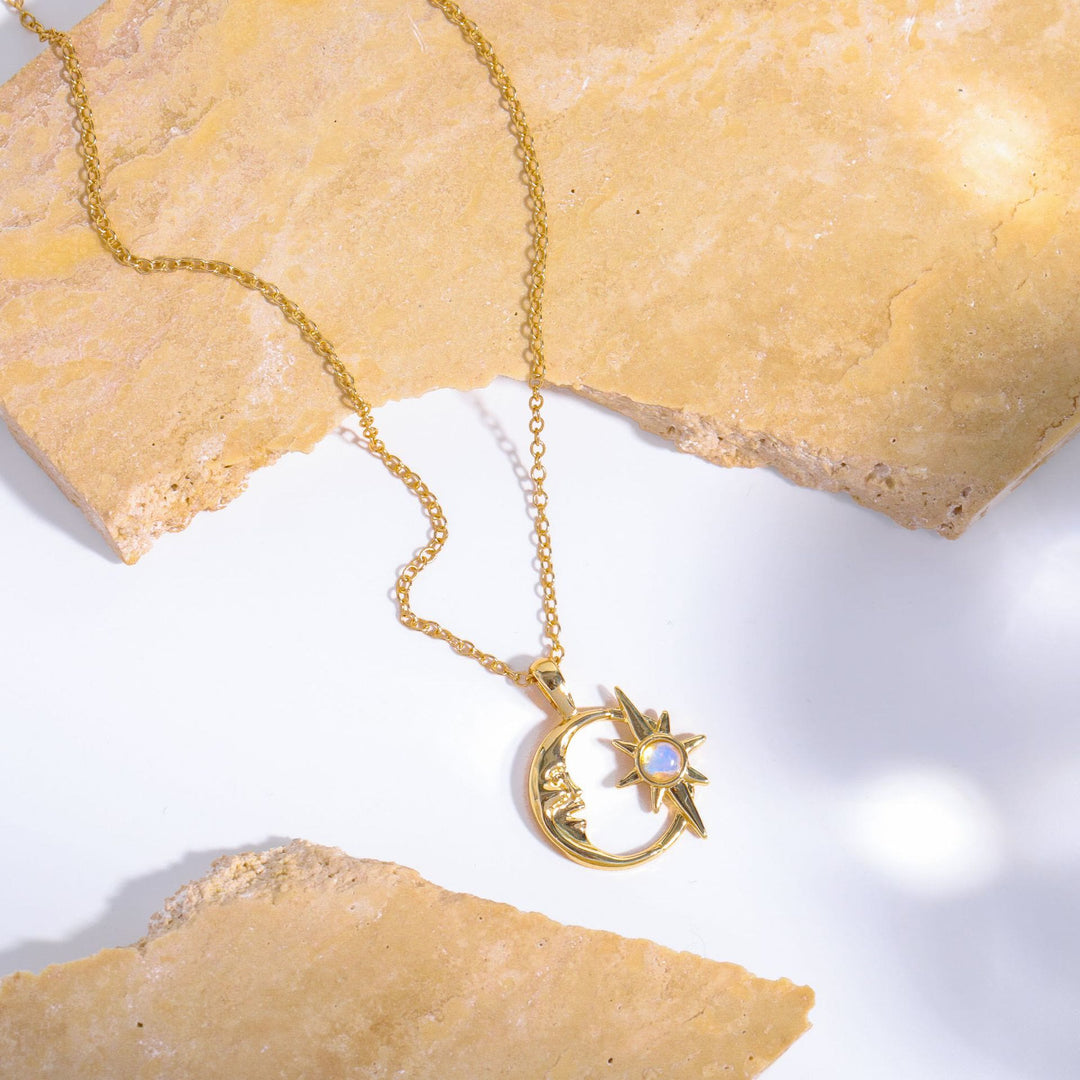 Collier de clavicule en Olivenorma naturelle creuse avec étoile et lune 