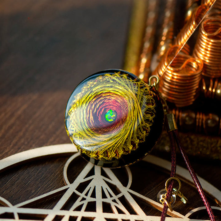 Collier Orgone avec Pendentif Jaune Tourbillon Arc-en-ciel Shadow Gate Olivenorma 