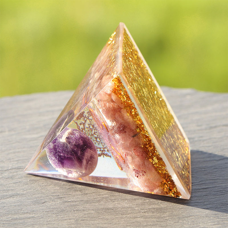 Pyramide orgone en quartz fraise améthyste Olivenorma