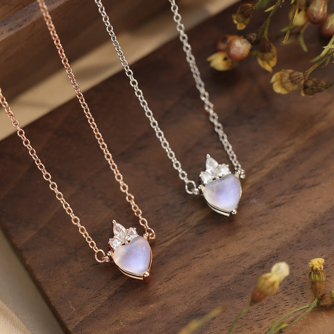 Collier pendentif décoratif en forme de cœur avec pierre de lune et zircon blanc Olivenorma 