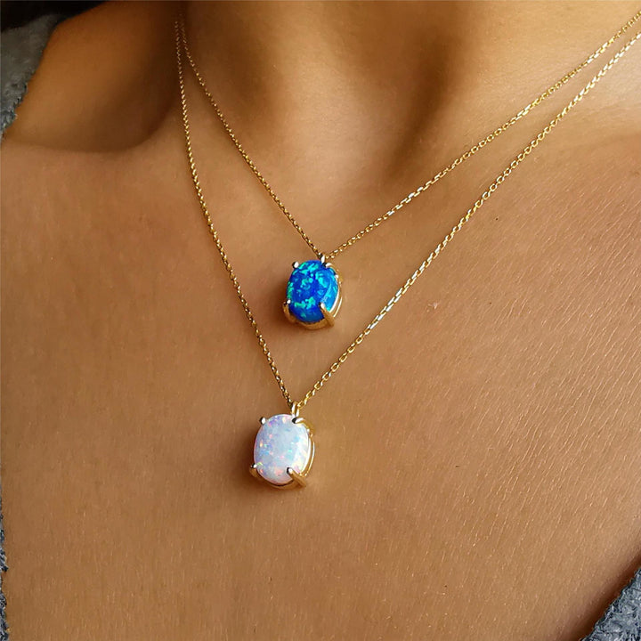 Collier en cuivre plaqué or 18 carats avec opale bleu blanc Olivenorma