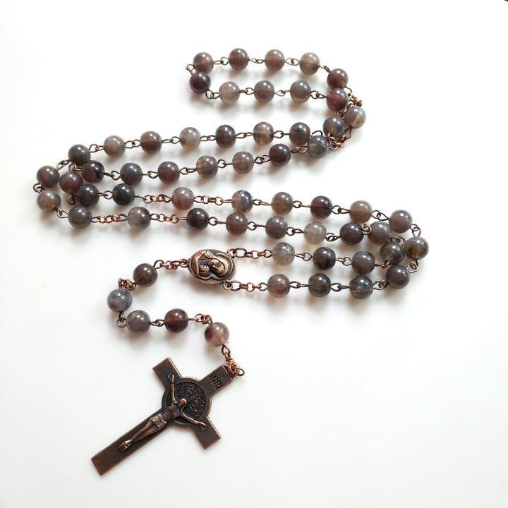 Collier chapelet avec croix en boule acrylique marron Olivenorma 