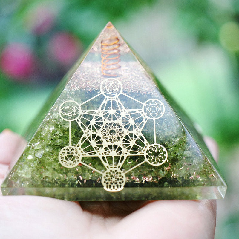 Pyramide d'orgone du cube de Metatron en péridot Olivenorma