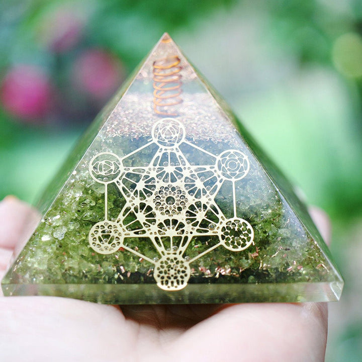 Pyramide d'orgone du cube de Metatron en péridot Olivenorma