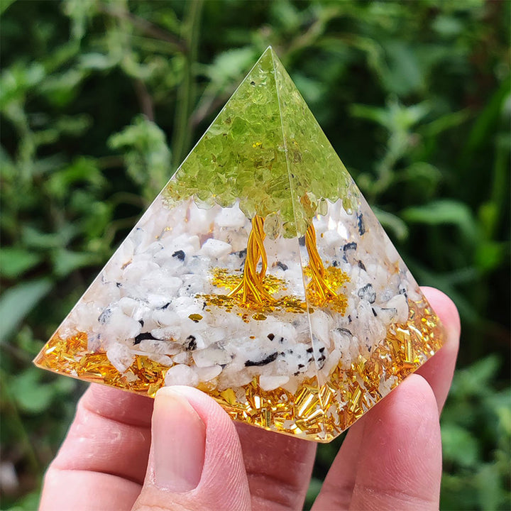 Pyramide d'orgone de l'arbre de vie en pierre de lune Olivenorma avec péridot