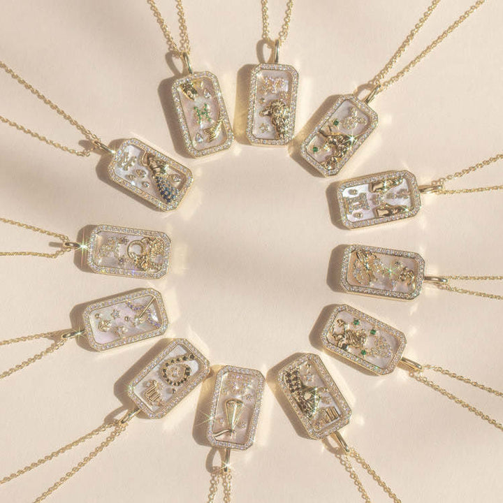 Collier avec plaque signalétique gravée avec 12 signes du zodiaque en zircon blanc Olivenorma 
