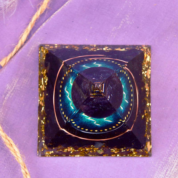 Sphère d'améthyste Olivenorma avec pyramide d'orgone du zodiaque Verseau en obsidienne 