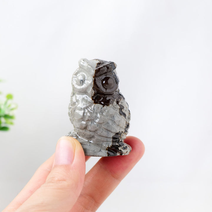 Ornement artisanal sculpté en forme de hibou en jaspe naturel Olivenorma