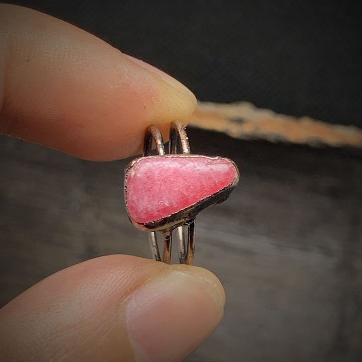 Bague ajustable en pierre brute irrégulière naturelle Olivenorma avec douze pierres de naissance