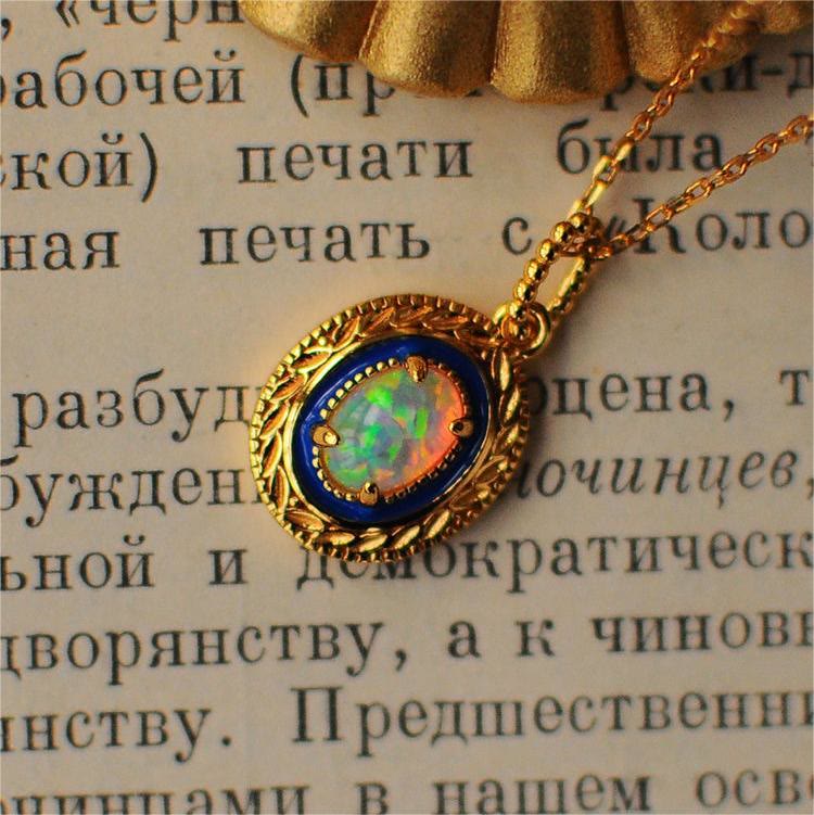 Collier avec pendentif incrusté d'opale naturelle Olivenorma