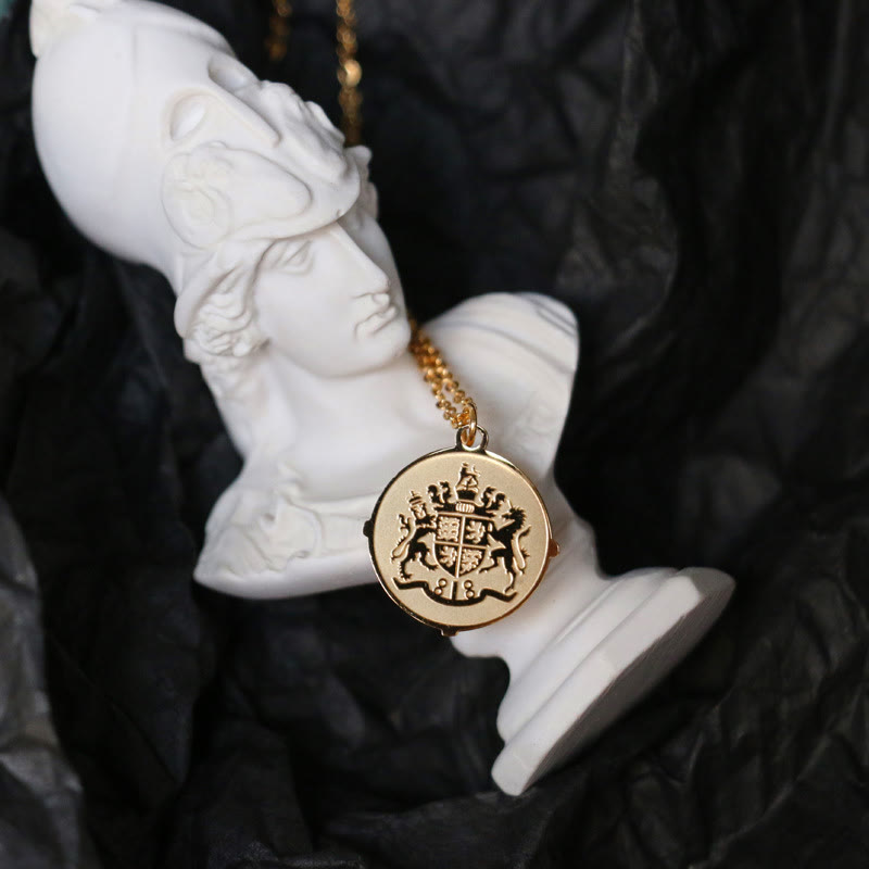 Collier Tarot Olivenorma en acier titane plaqué or