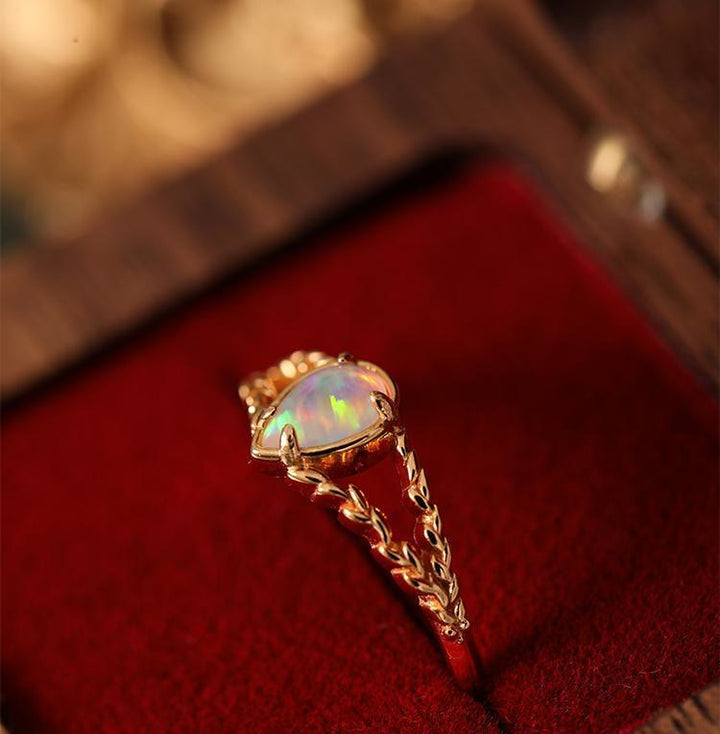 Bague creuse en or avec pierre d'opale Olivenorma