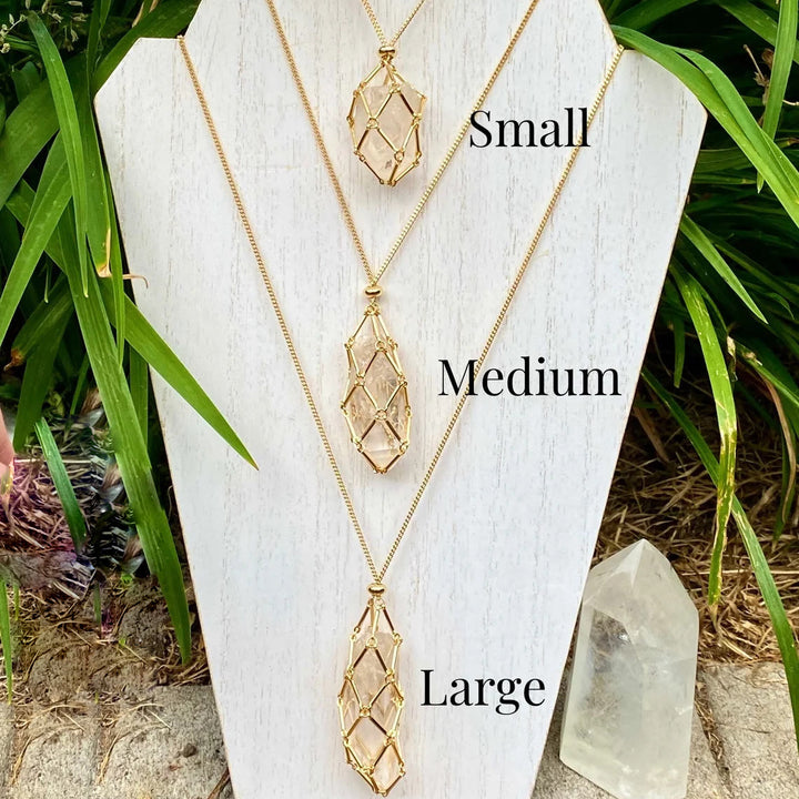 Collier avec pendentif en pierre brute et maille métallique en cristal Olivenorma 