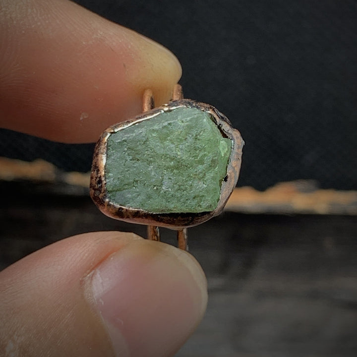 Bague ajustable en pierre brute irrégulière naturelle Olivenorma avec douze pierres de naissance