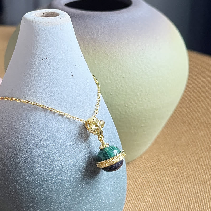 Collier pendentif en forme de sphère en grès bleu malachite « Stellar Corona » Olivenorma